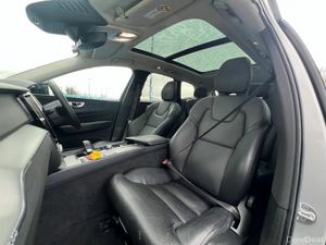 Volvo XC60 T6 PLUS DARK AWD 2.0 HYBRID // OPENING - Image 2