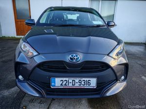 2022 TOYOTA YARIS HYBRID LUNA AUTO 4DR - Image 2