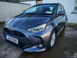 2022 TOYOTA YARIS HYBRID LUNA AUTO 4DR - Image 3
