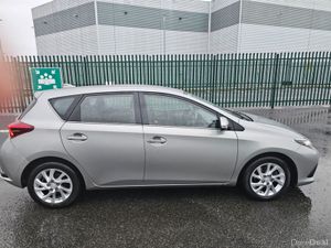 Toyota Auris 1.2 PETROL, LUNA MODEL, SERVICE HISTO - Image 3