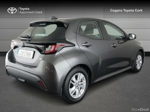Toyota Yaris HYBRID LUNA - Image 2