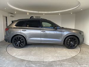 Volkswagen Touareg 2023 - Image 4