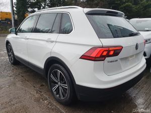2018 VOLKSWAGEN TIGUAN SE 1.4 TSI *PAN ROOF* - Image 4