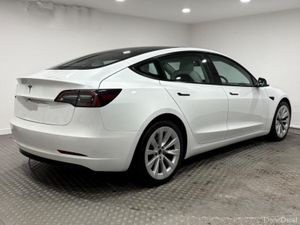 221 Tesla Model 3 RWD White Interior - Image 4