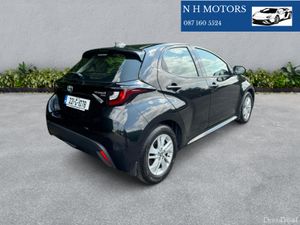 Toyota Yaris 2022 AUTO HYBRID 1.5 LUNA - Image 3