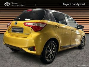 Toyota Yaris HYBRID Y20 AUTOMATIC // REAR CAMERA / - Image 2