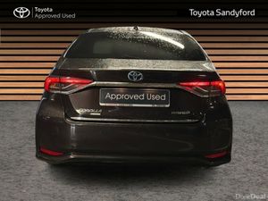 Toyota Corolla LUNA SPORT SALOON // HEATED SEATS / - Image 4