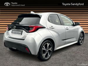 Toyota Yaris HYBRID LUNA SPORT // SMART ENTRY/SMAR - Image 2