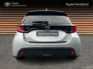 Toyota Yaris HYBRID LUNA SPORT // SMART ENTRY/SMAR - Image 4