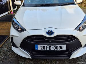 Toyota Yaris 1.5 Hybrid X pack - Image 2