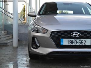 Hyundai i30 Petrol Deluxe 1.4, Low Mileage - Image 3