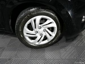 Hyundai i10 CLASSIC 1.0L PETROL HATCHBACK HERE AT - Image 3