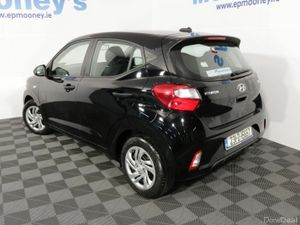 Hyundai i10 CLASSIC 1.0L PETROL HATCHBACK HERE AT - Image 4