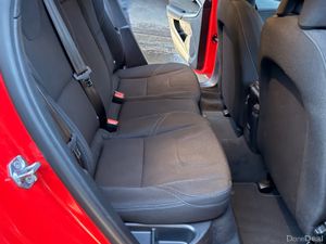 Volvo v40 2017 - Image 4