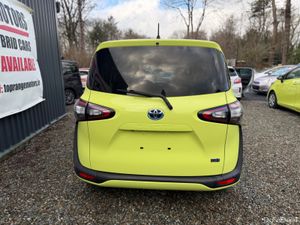 Toyota Sienta 2016/8 - Image 3