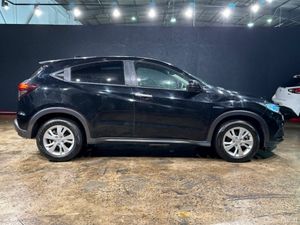 Honda Vezel 1.5L HYBRID AUTOMATIC - REVERSE CAMERA - Image 3