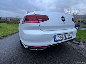 Volkswagen Passat 2021 RLINE manual 2.0 tdi - Image 2