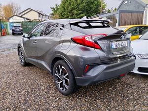 Toyota C-HR 1.8 Hybrid Auto - Image 3