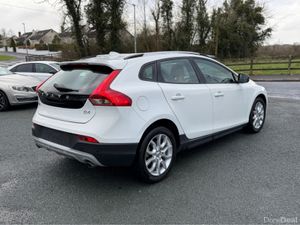 Volvo V40 2.0 D4 CROSS COUNTRY SE LUXURY DIESEL 19 - Image 4