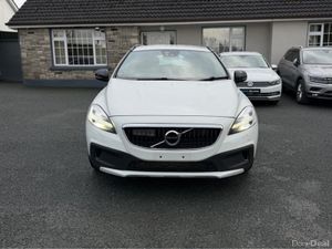 Volvo V40 2.0 D4 CROSS COUNTRY SE LUXURY DIESEL 19 - Image 2