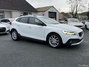 Volvo V40 2.0 D4 CROSS COUNTRY SE LUXURY DIESEL 19 - Image 3