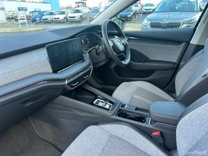 Skoda Octavia Selection 1.5TSI 115HP DSG mHEV - Image 3