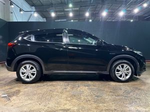 Honda Vezel AUTOMATIC 1.5L HYBRID HONDA X - REVERS - Image 2