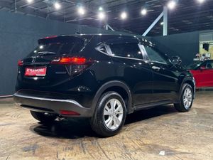 Honda Vezel AUTOMATIC 1.5L HYBRID HONDA X - REVERS - Image 3