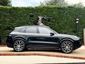 242 Porsche Cayenne 2.9 V6 470BHP Hybrid CREWCAB - Image 3
