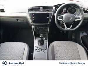 Volkswagen Tiguan 2.0TDI 122BHP LIFE WITH REAR VIE - Image 3