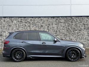 2022 BMW X5 M Sport Pro X-Drive  M Performance 45E - Image 4