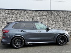 2022 BMW X5 M Sport Pro X-Drive  M Performance 45E - Image 3