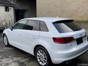 2015 AUDI A3 SPORTBACK 1.4 TFSI DSG AUTO - Image 4