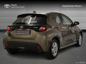 Toyota Yaris HYBRID 1.5 LUNA - Image 2