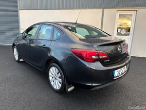 132 Opel Astra 1.4 Petrol 100PS - Low Kms - Image 3