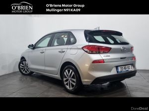 Hyundai i30 Diesel Deluxe - Image 3