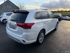 4X4 Plug-in Hybrid - High Spec - Like New - Image 3