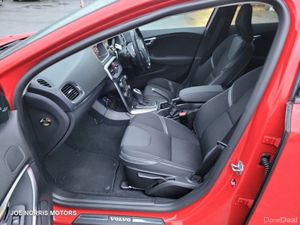 Volvo V40 Momentum D4 2.0 DIESEL AUTOMATIC, LOW MI - Image 4