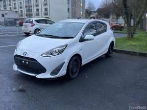 2020 TOYOTA AQUA HYBRID AUTO 58,000 KM - Image 2