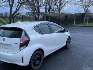 2020 TOYOTA AQUA HYBRID AUTO 58,000 KM - Image 4