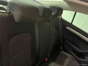 Volkswagen Passat CL 1.6 TDI D7F 120HP 4DR AUTO - Image 3