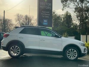 Volkswagen T-Roc 2.0 TDI STYLE AUTO VERY LOW MILEA - Image 4