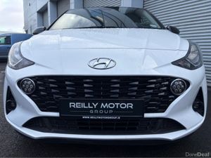 Hyundai i10 1.0 PETROL DELUXE PLUS 2TONE - Image 2