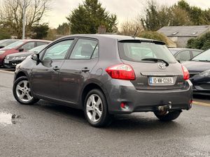 Toyota Auris 2010 1.6 petrol - Image 4