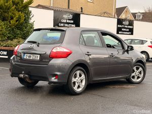 Toyota Auris 2010 1.6 petrol - Image 3
