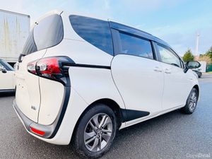 Toyota Sienta  Hybrid 2019 - Image 3