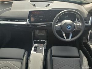 BMW iX1 eDrive20 xLine - Image 4