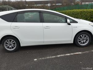 TOYOTA PRIUS 2013 / 1.8 PETROL HYBRID / AUTOMATIC - Image 4