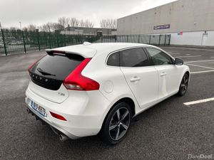 Volvo V40 1.5 PETROL, R-DESIGN, T 3 HIGH SPEC, LOW - Image 3