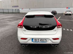 Volvo V40 1.5 PETROL, R-DESIGN, T 3 HIGH SPEC, LOW - Image 4